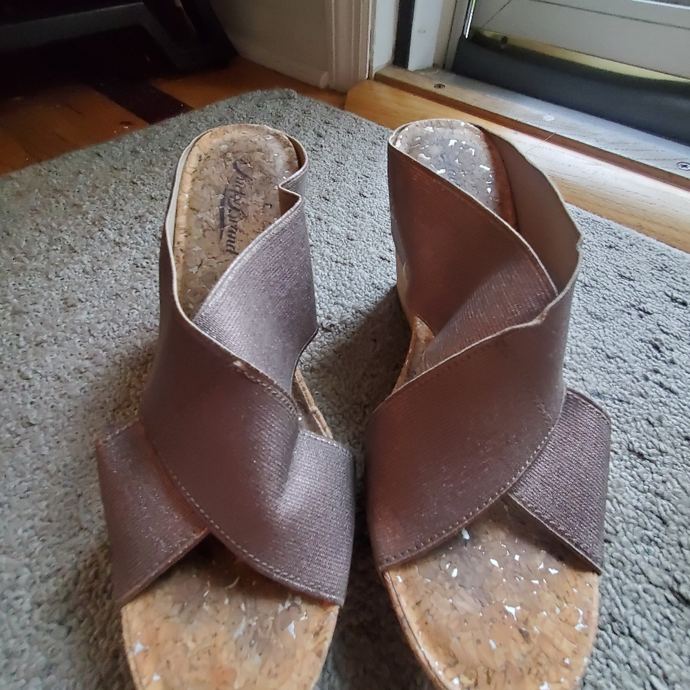 Lucky slip-ons